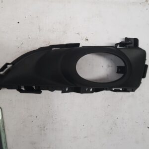 MAZDA AXELA / MAZDA 3 Grille BUMPER GRILLE LH SIDE BK HATCH 2004-2006