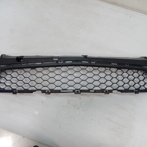 MAZDA AXELA / MAZDA 3 Grille BUMPER GRILLE CENTRE BK HATCH 2.0 2006-2009